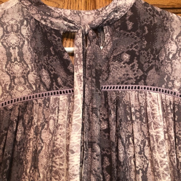 Jessica Simpson python print shirt! - Picture 2 of 4